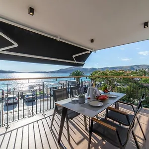 https://okrug-beach-apartman-2.hotels-in-trogir.com